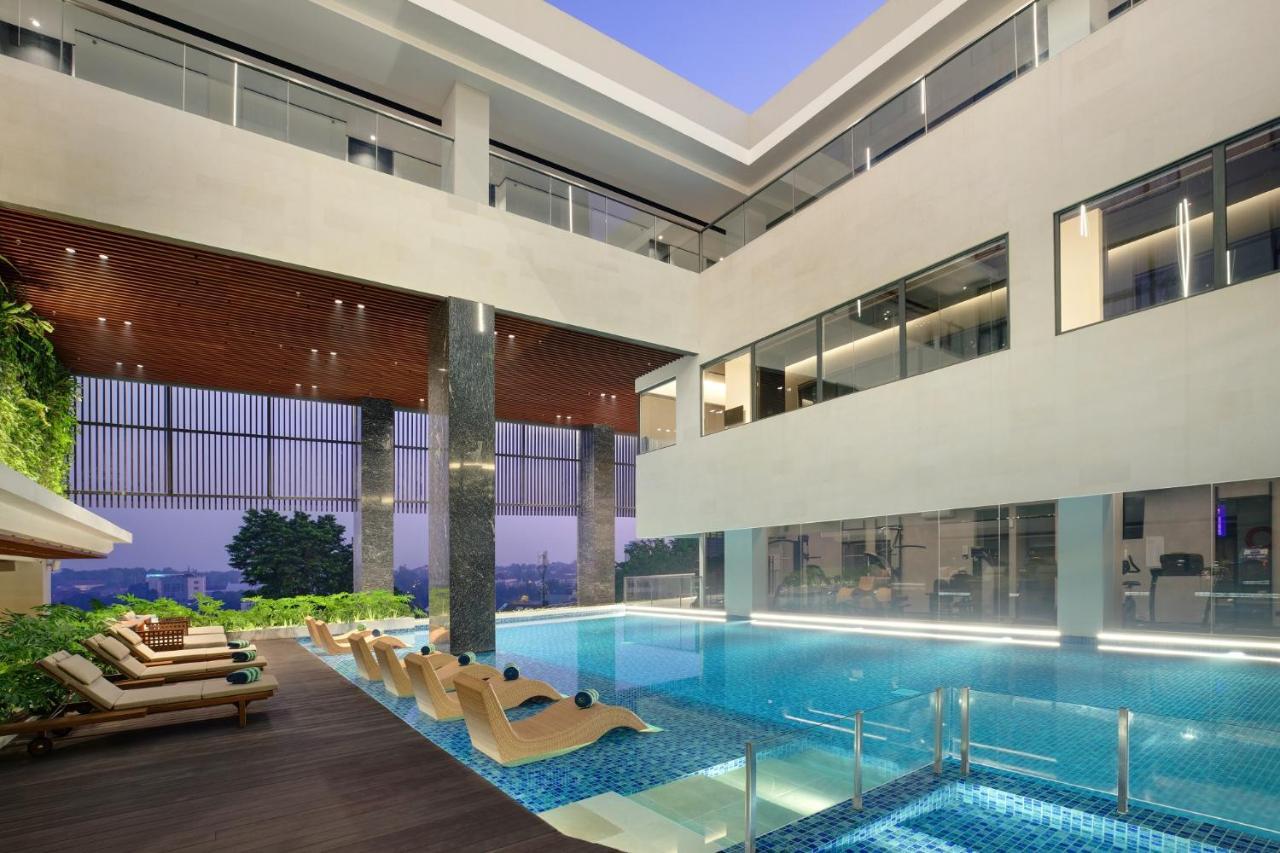 Hotel Aruss Semarang Exteriör bild